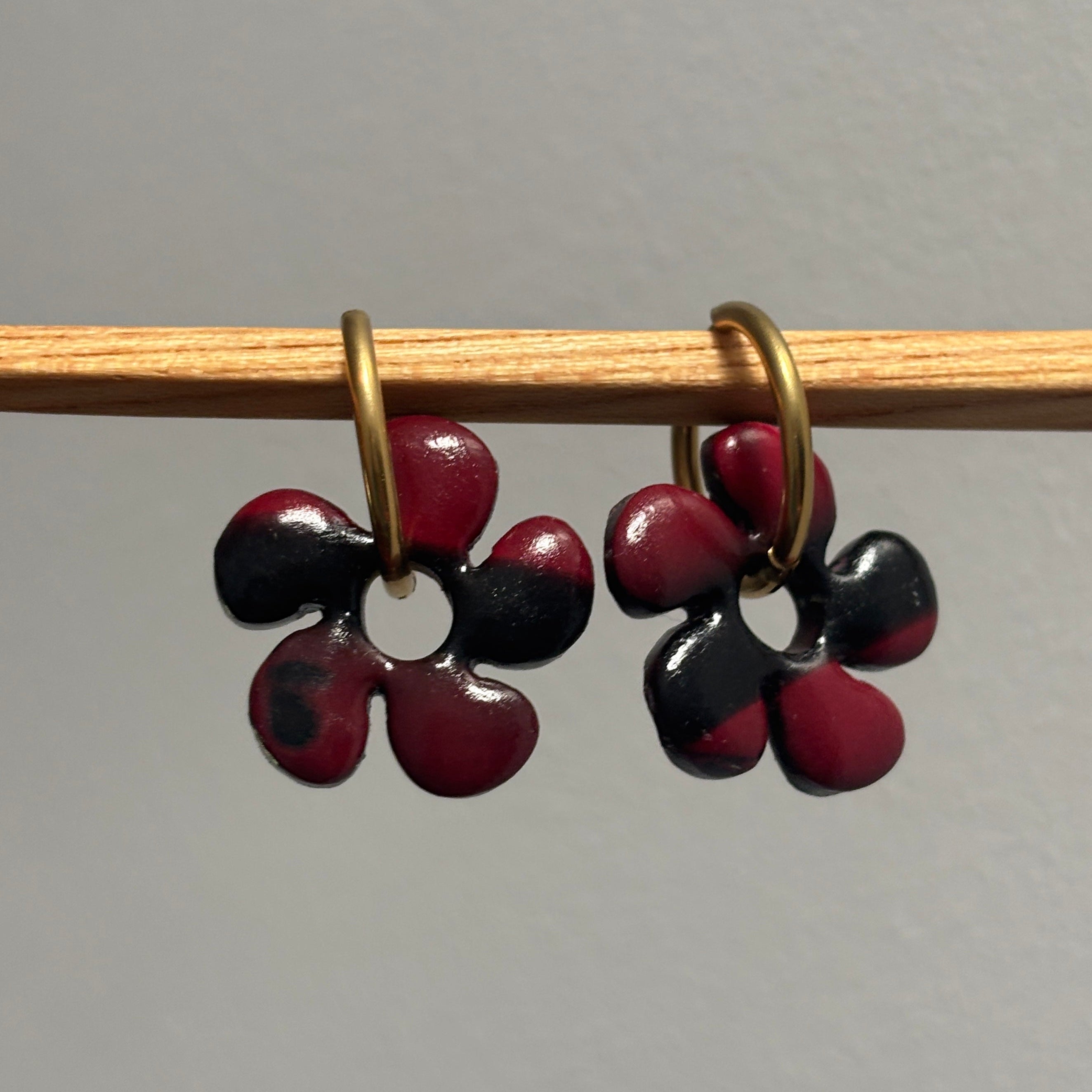 SOLEA CHARM - MIX BLACK & RED