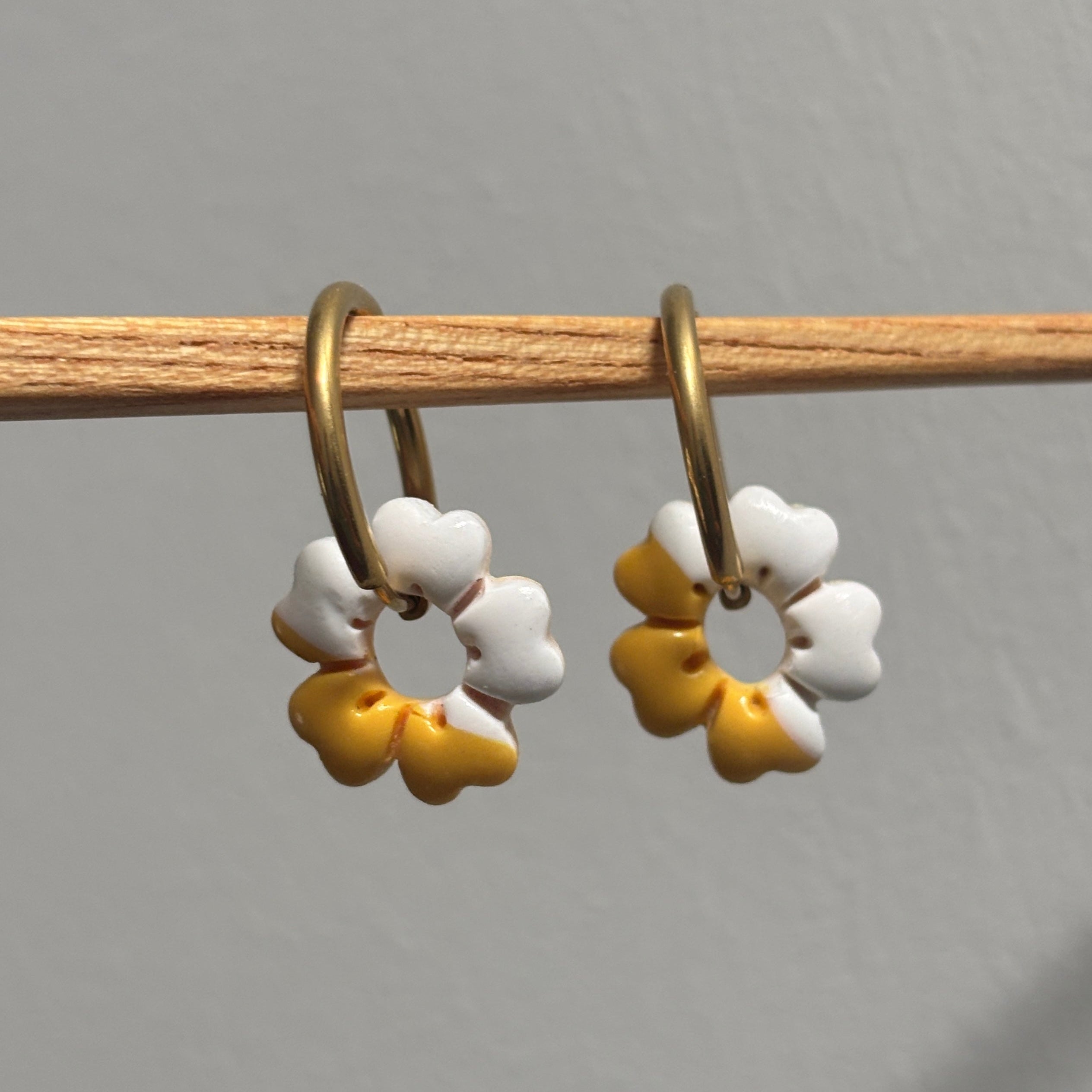 IVY CHARM - YELLOW & WHITE