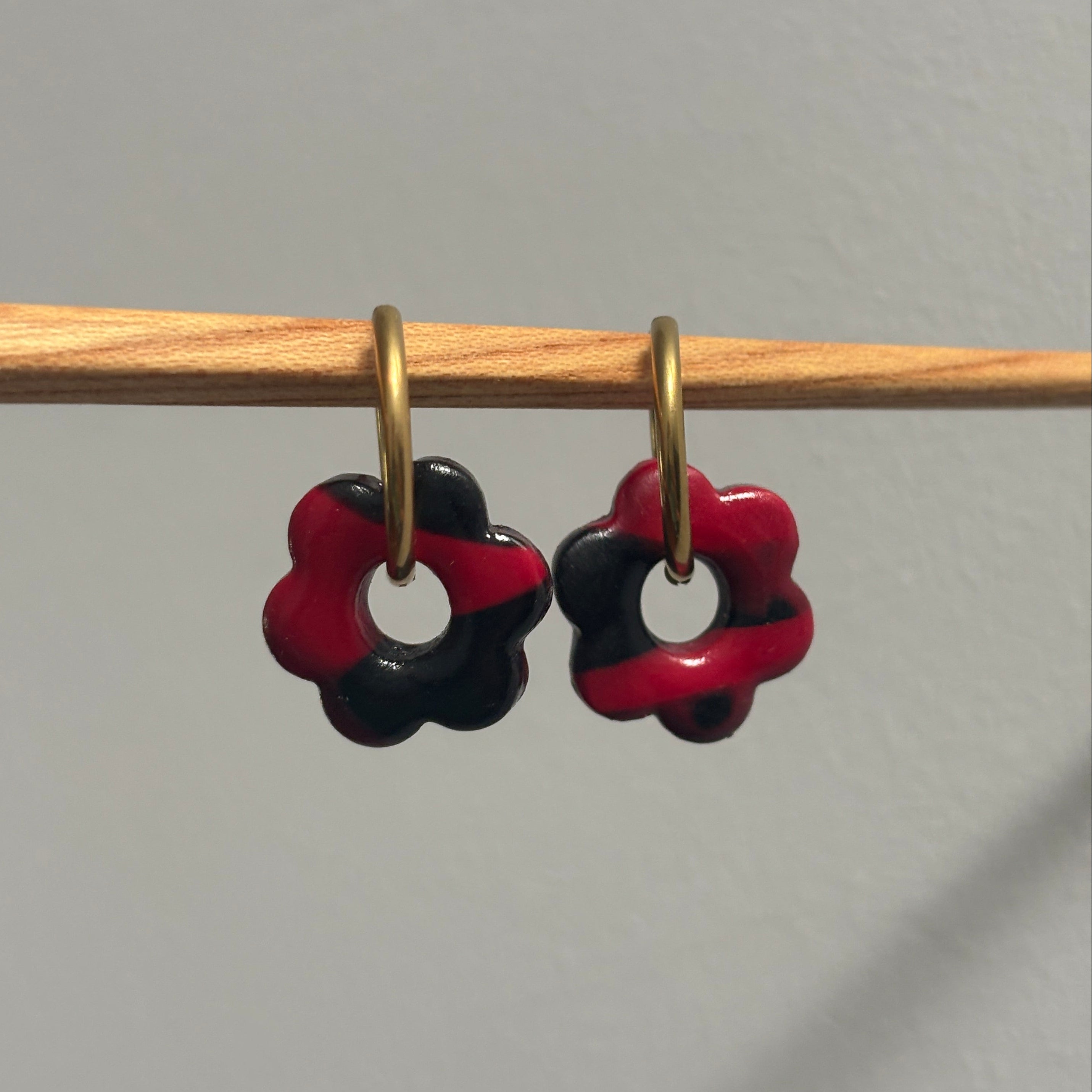 LUNA CHARM - RED & BLACK