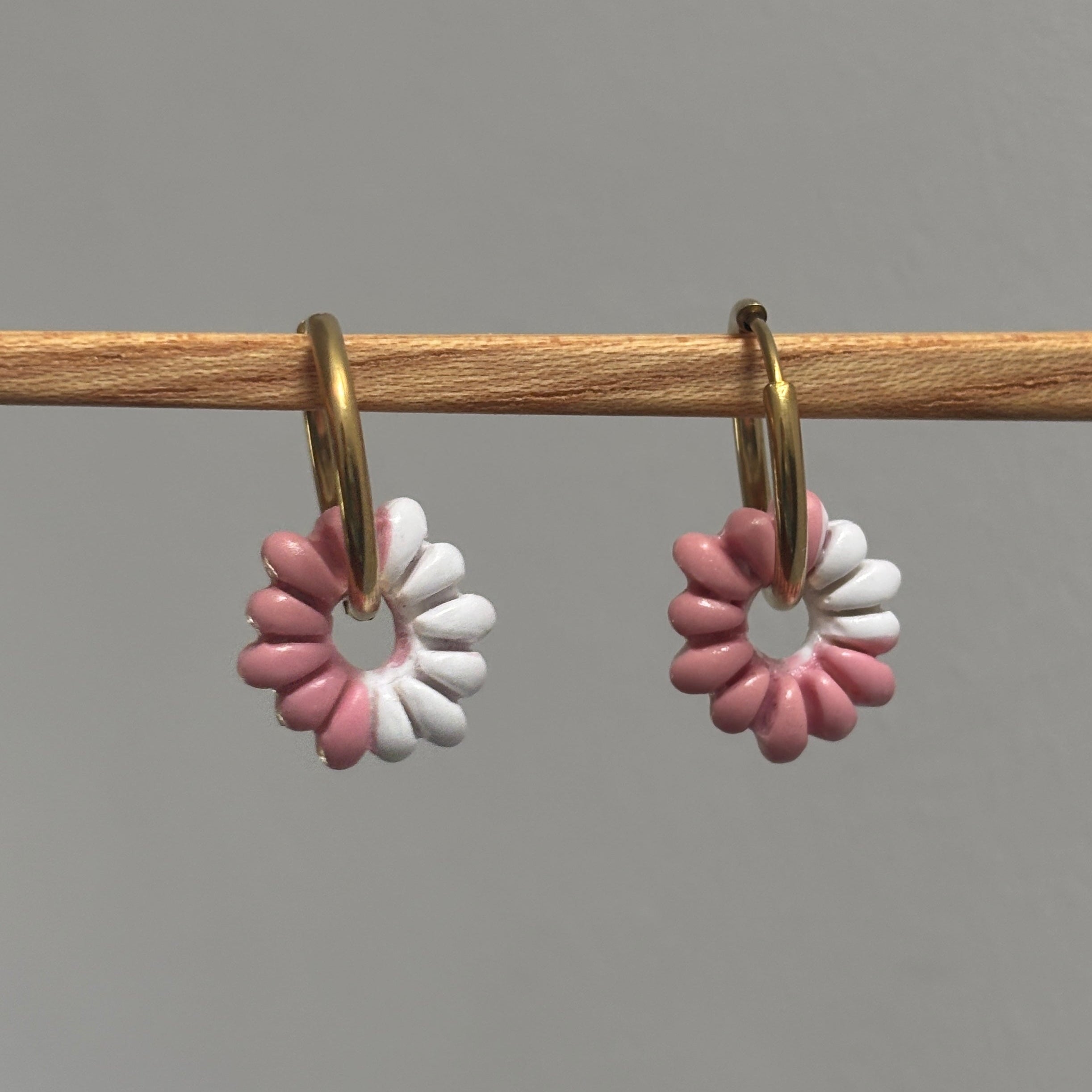 ONA CHARM - WHITE & PINK