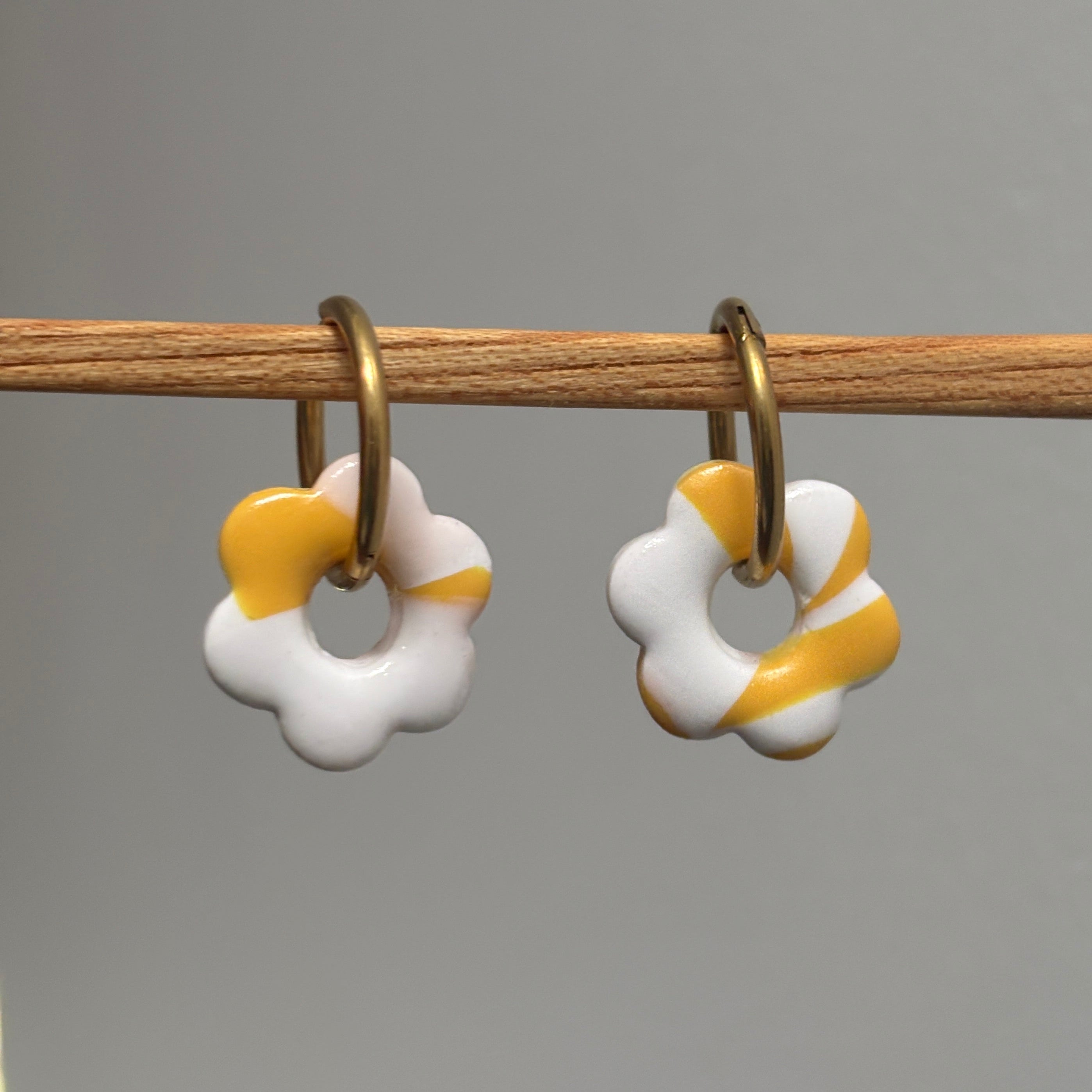 LUNA CHARM - WHITE & YELLOW