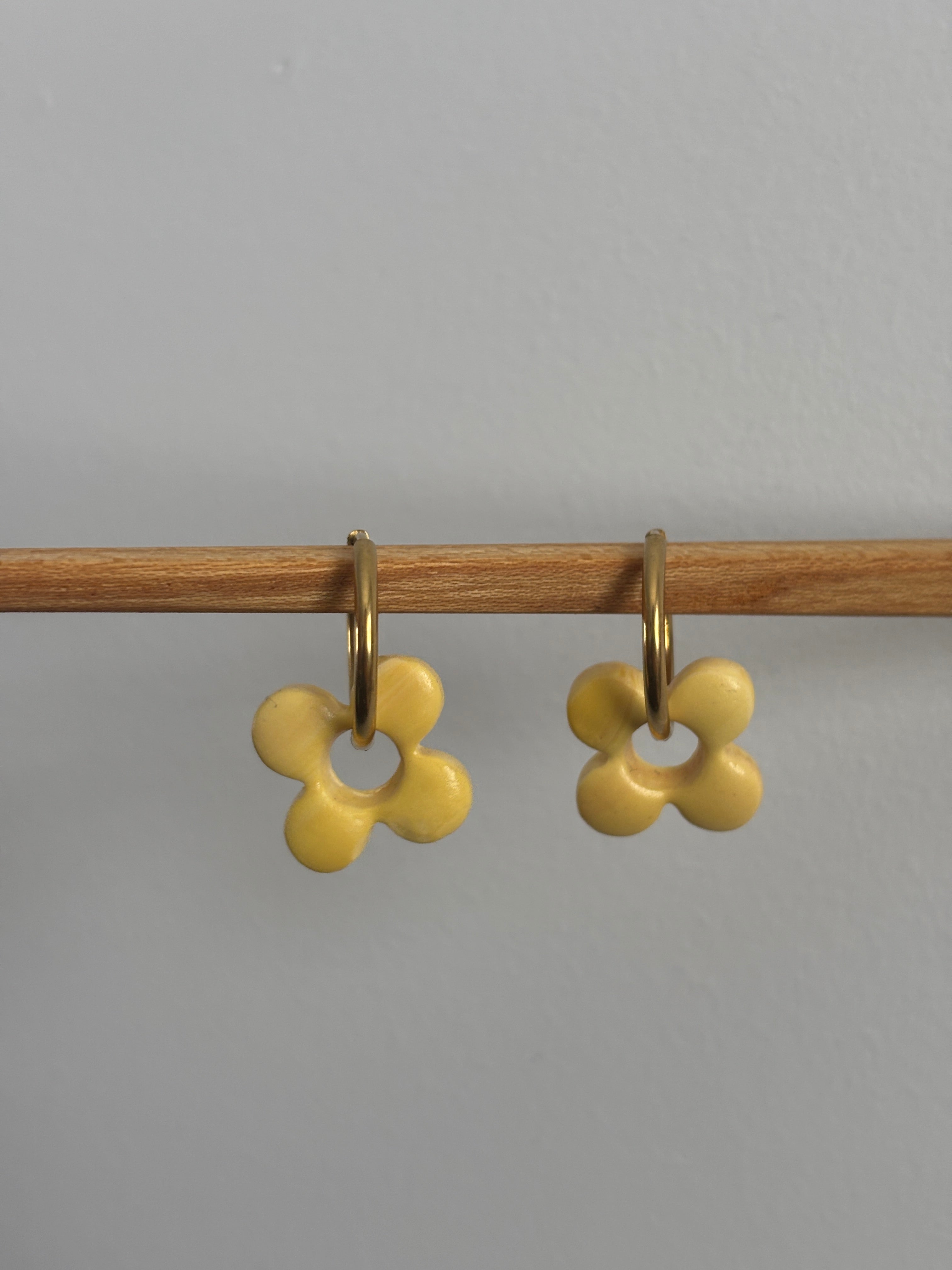 ISLA CHARM - LIGHT YELLOW