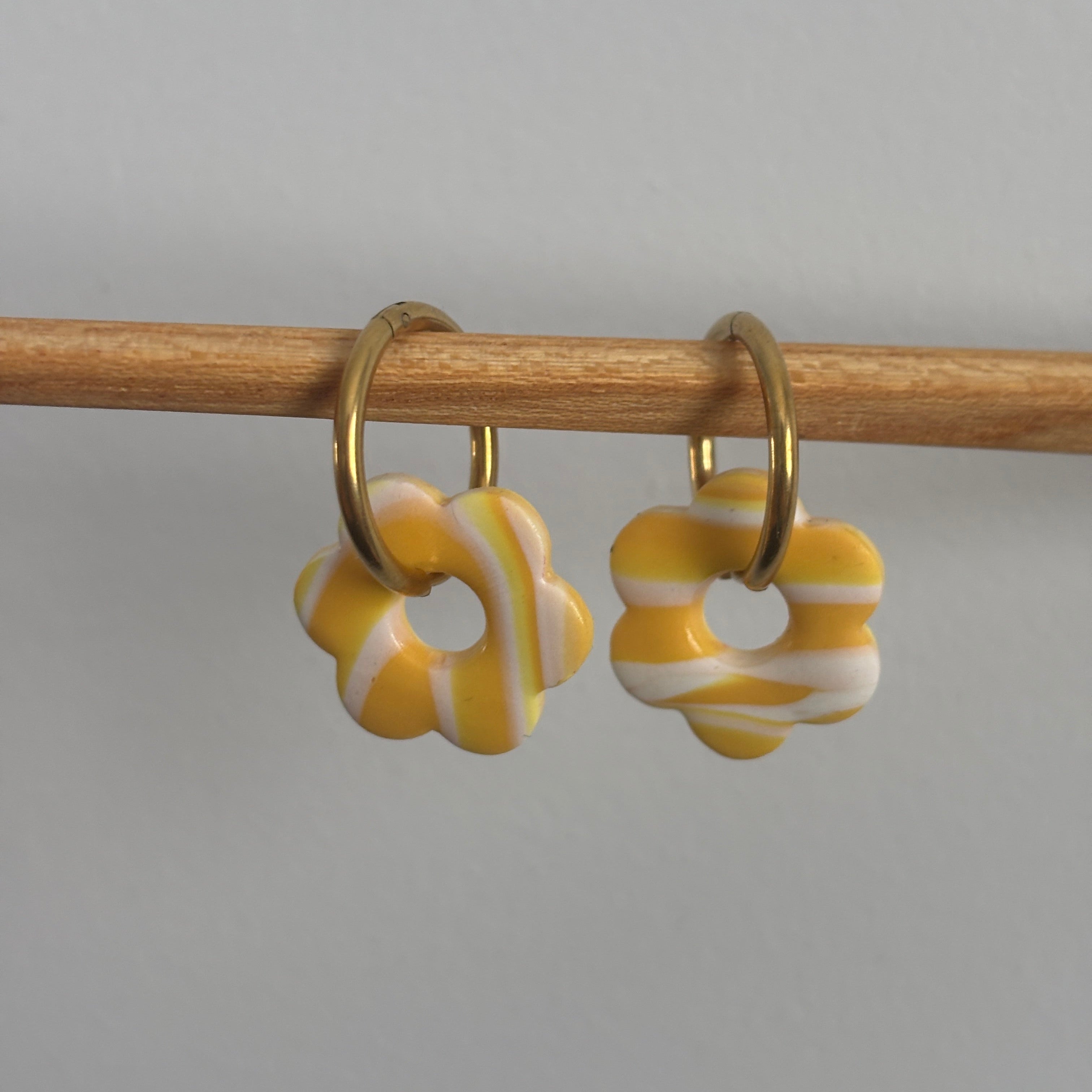 LUNA CHARM - YELLOW & WHITE