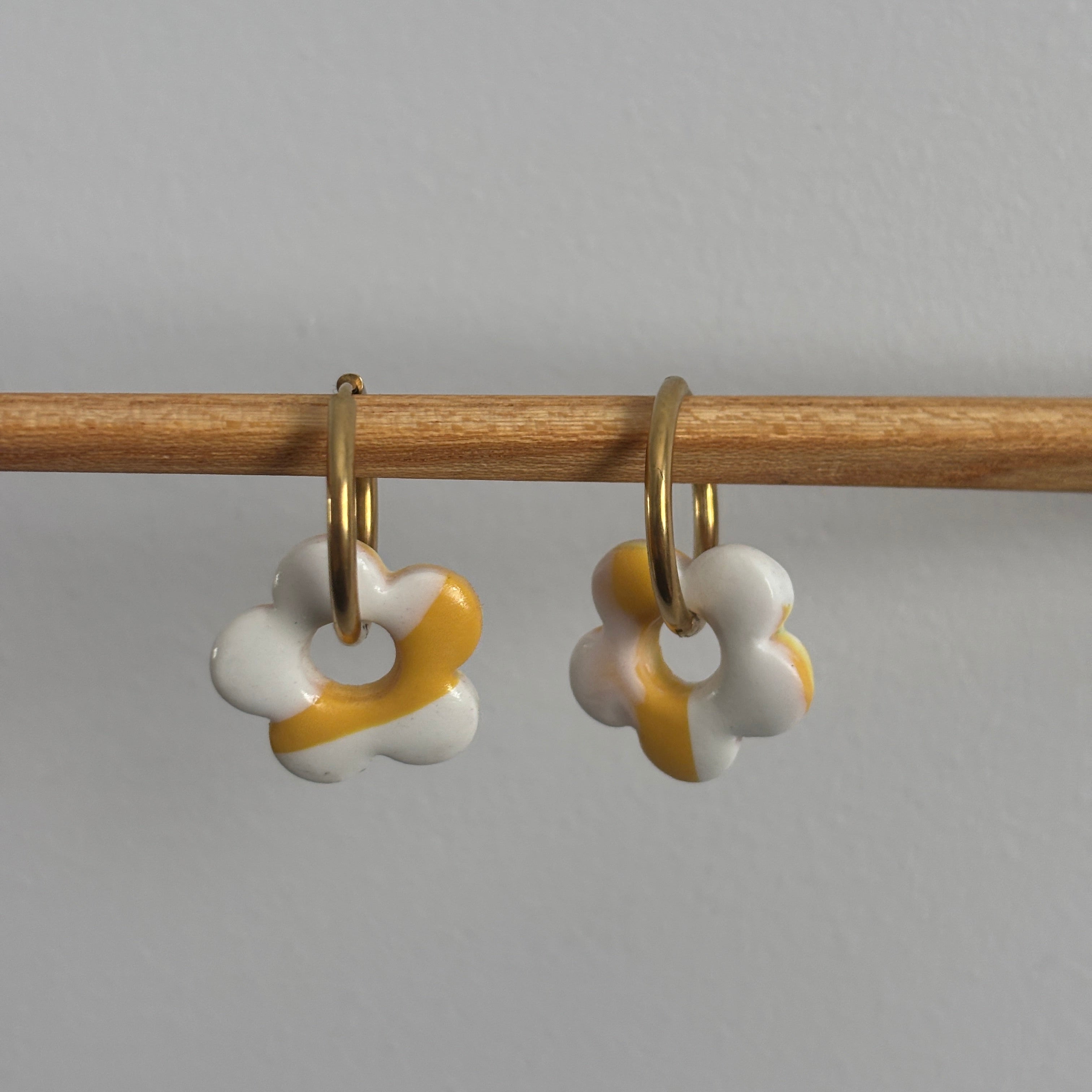 LULA CHARM - YELLOW & WHITE