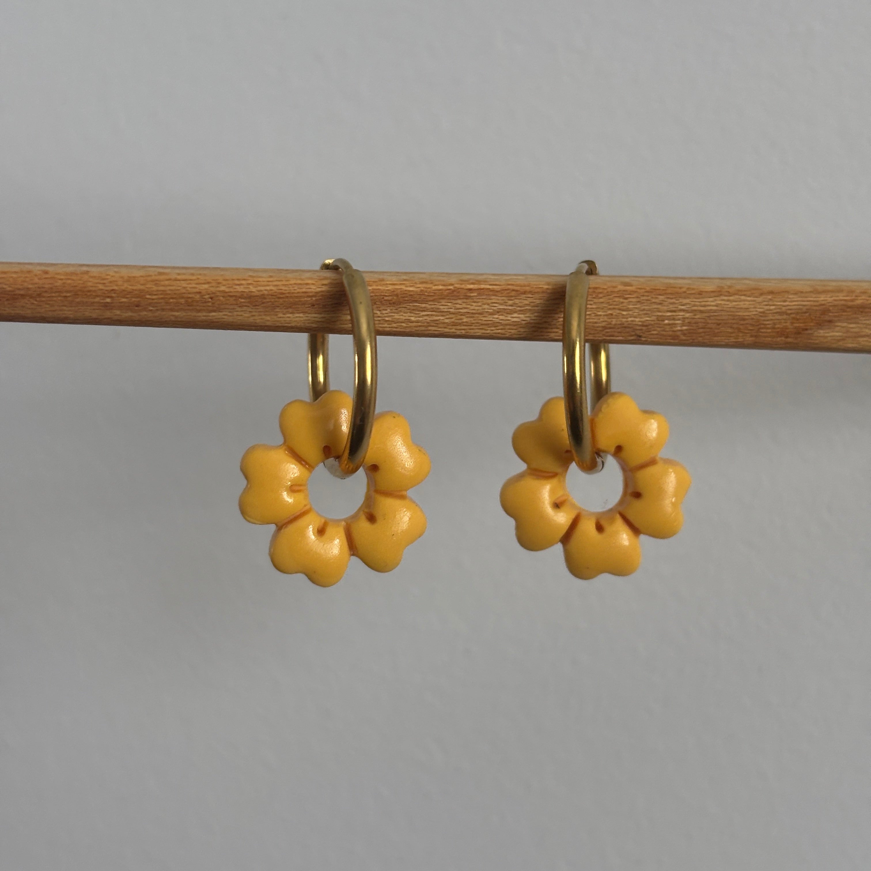 IVY CHARM - DARK YELLOW